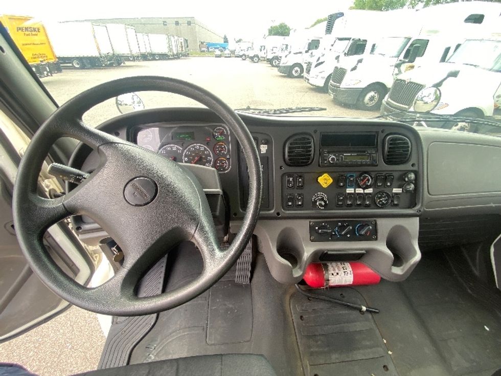 Flatbed Truck-Light and Medium Duty Trucks-Freightliner-2016-M2-Brooklyn Park-MN-157,920\n\t\tmiles-$ 63,250 - Image 17