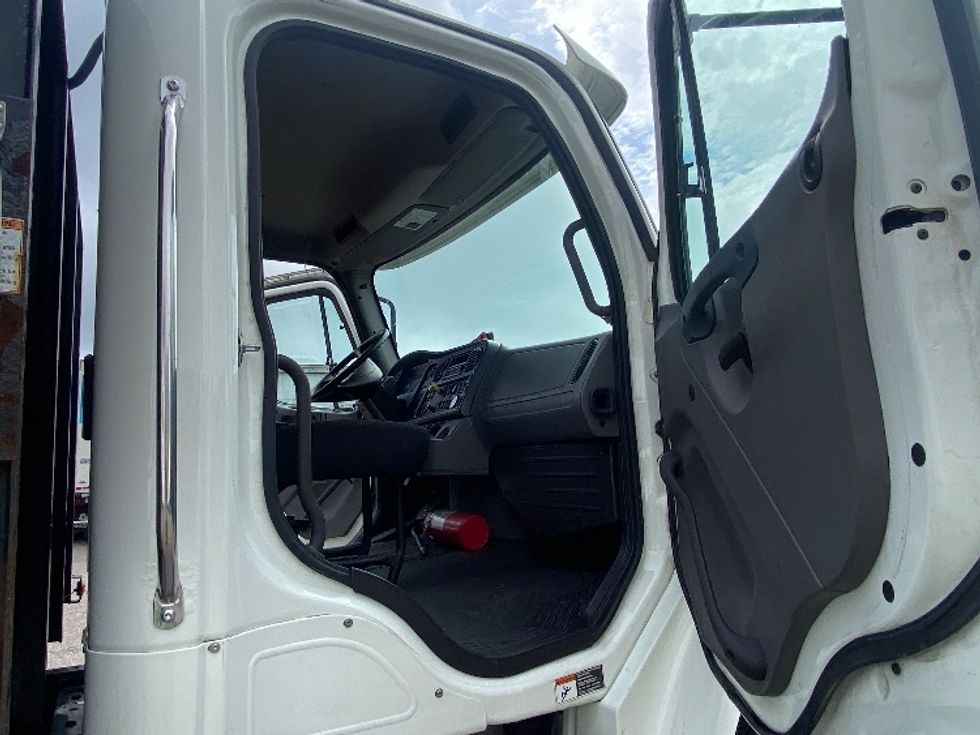 Flatbed Truck-Light and Medium Duty Trucks-Freightliner-2016-M2-Brooklyn Park-MN-157,920\n\t\tmiles-$ 63,250 - Image 19