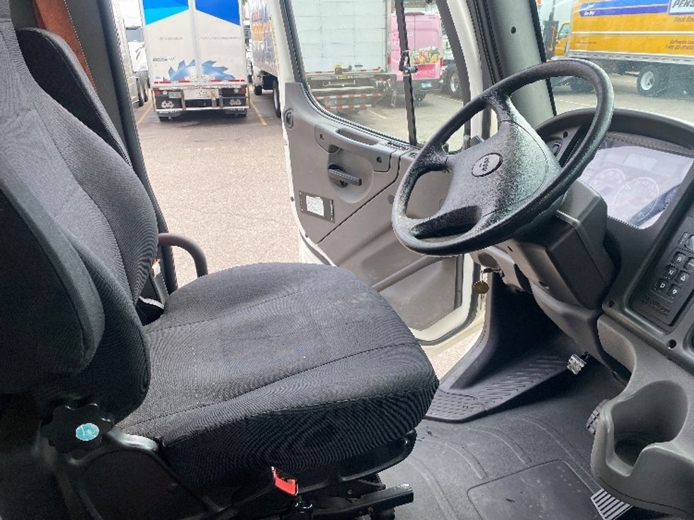 Flatbed Truck-Light and Medium Duty Trucks-Freightliner-2016-M2-Brooklyn Park-MN-157,920\n\t\tmiles-$ 63,250 - Image 21