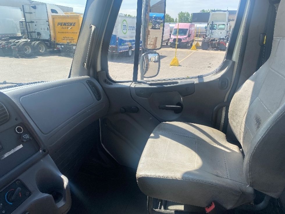 Flatbed Truck-Light and Medium Duty Trucks-Freightliner-2016-M2-Brooklyn Park-MN-313,443\n\t\tmiles-$ 39,500 - Image 16