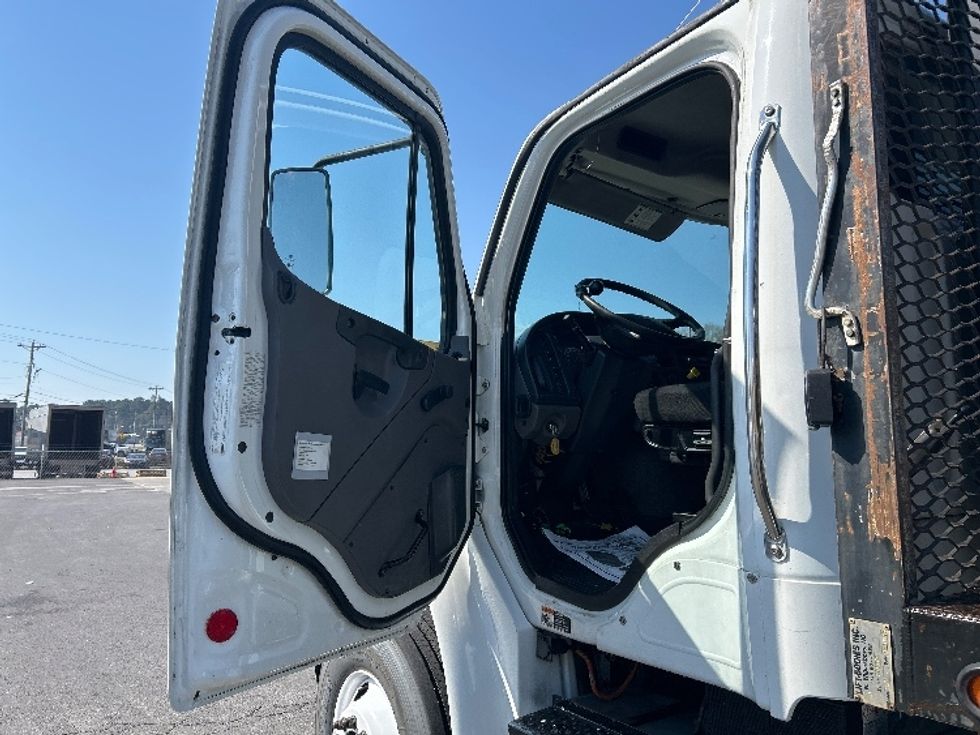 Flatbed Truck-Light and Medium Duty Trucks-Freightliner-2016-M2-Dalton-GA-251,970\n\t\tmiles-$ 41,750 - Image 12