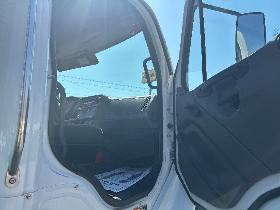 Flatbed Truck-Light and Medium Duty Trucks-Freightliner-2016-M2-Dalton-GA-251,970\n\t\tmiles-$ 41,750 - Image 16