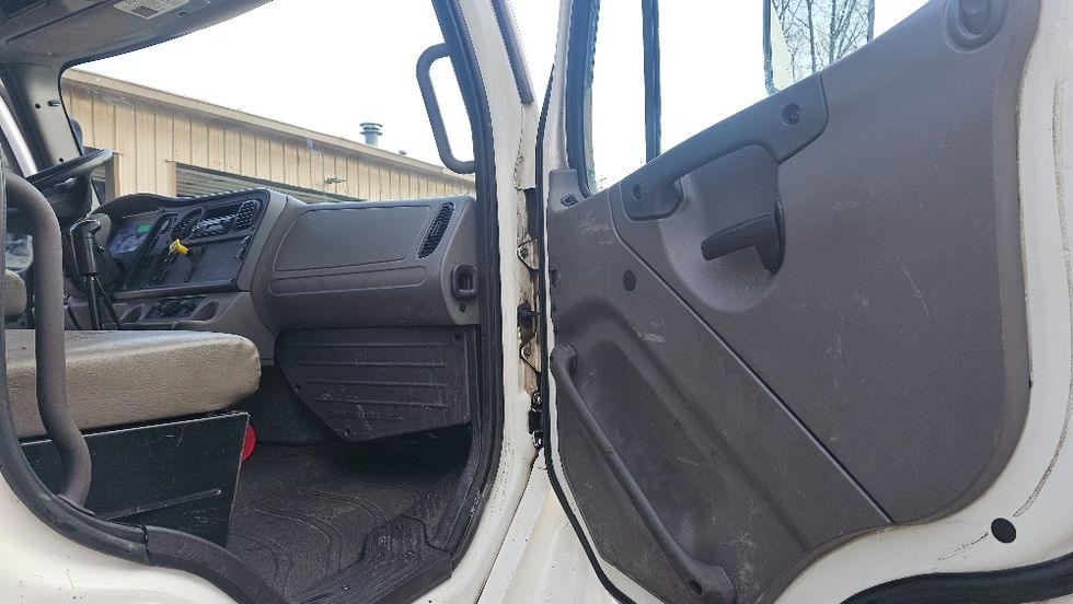 Flatbed Truck-Light and Medium Duty Trucks-Freightliner-2016-M2-Edison-NJ-200,692\n\t\tmiles-$ 59,750 - Image 16