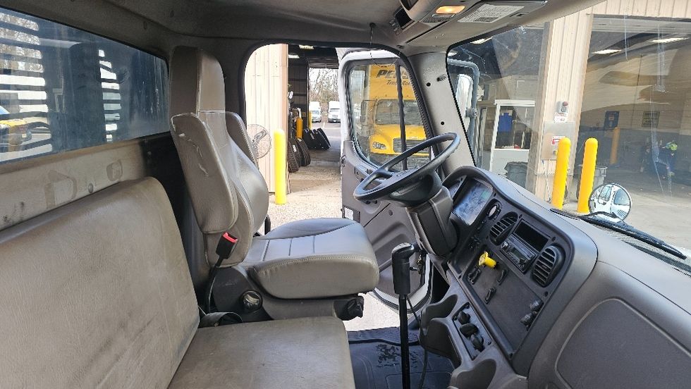 Flatbed Truck-Light and Medium Duty Trucks-Freightliner-2016-M2-Edison-NJ-200,692\n\t\tmiles-$ 59,750 - Image 18