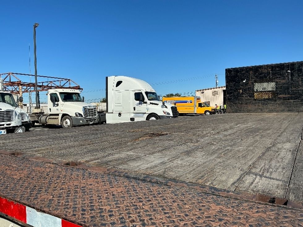 Flatbed Truck-Light and Medium Duty Trucks-Freightliner-2016-M2-Fresno-CA-115,048\n\t\tmiles-$ 48,750 - Image 10