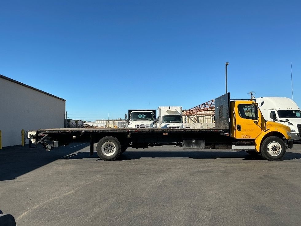 Flatbed Truck-Light and Medium Duty Trucks-Freightliner-2016-M2-Fresno-CA-115,048\n\t\tmiles-$ 48,750 - Image 13