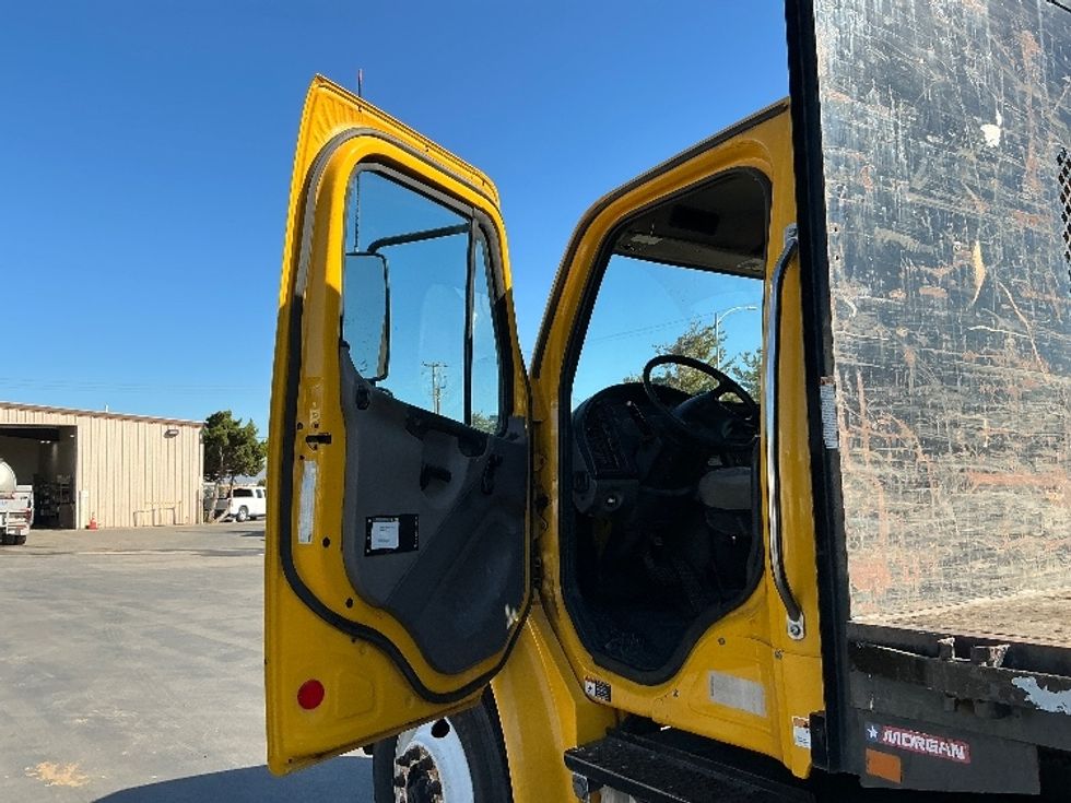 Flatbed Truck-Light and Medium Duty Trucks-Freightliner-2016-M2-Fresno-CA-115,048\n\t\tmiles-$ 48,750 - Image 14