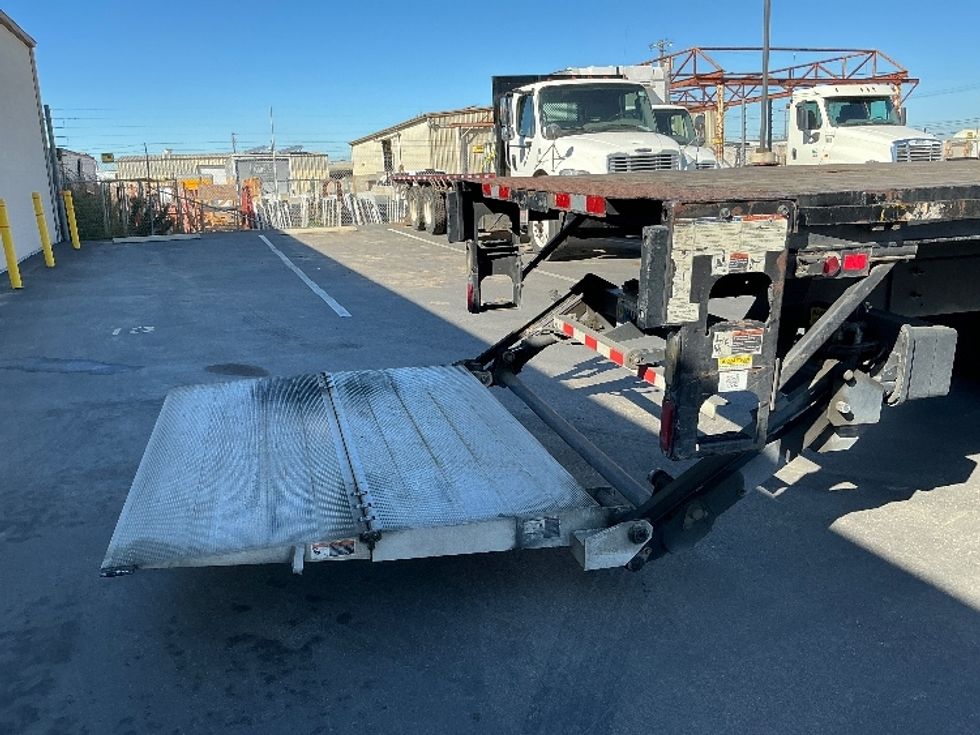 Flatbed Truck-Light and Medium Duty Trucks-Freightliner-2016-M2-Fresno-CA-115,048\n\t\tmiles-$ 48,750 - Image 23