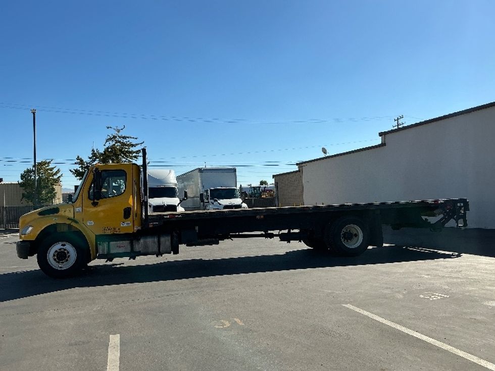 Flatbed Truck-Light and Medium Duty Trucks-Freightliner-2016-M2-Fresno-CA-115,048\n\t\tmiles-$ 48,750 - Image 4