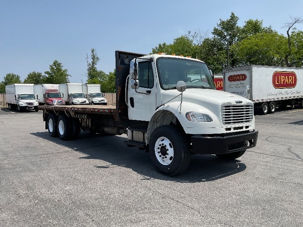 Flatbed Truck-Light and Medium Duty Trucks-Freightliner-2016-M2-Gahanna-OH-241,069\n\t\tmiles-$ 53,000 - Image 1