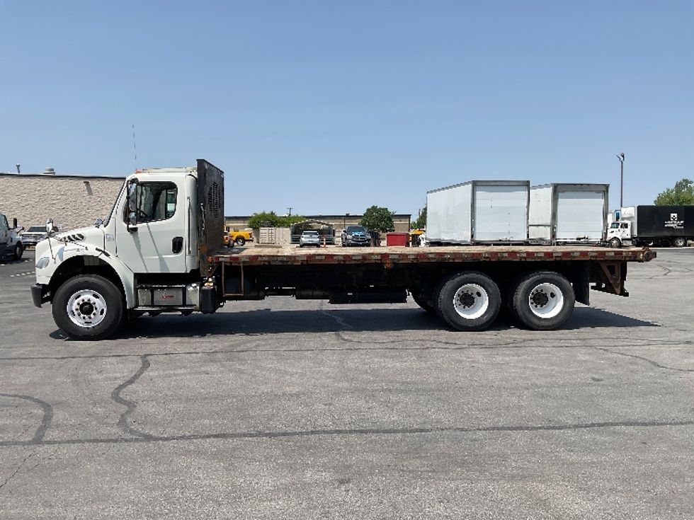 Flatbed Truck-Light and Medium Duty Trucks-Freightliner-2016-M2-Gahanna-OH-241,069\n\t\tmiles-$ 53,000 - Image 4