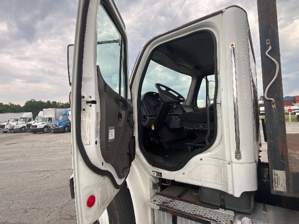 Flatbed Truck-Light and Medium Duty Trucks-Freightliner-2016-M2-Garden City-GA-152,107\n\t\tmiles-$ 40,000 - Image 14
