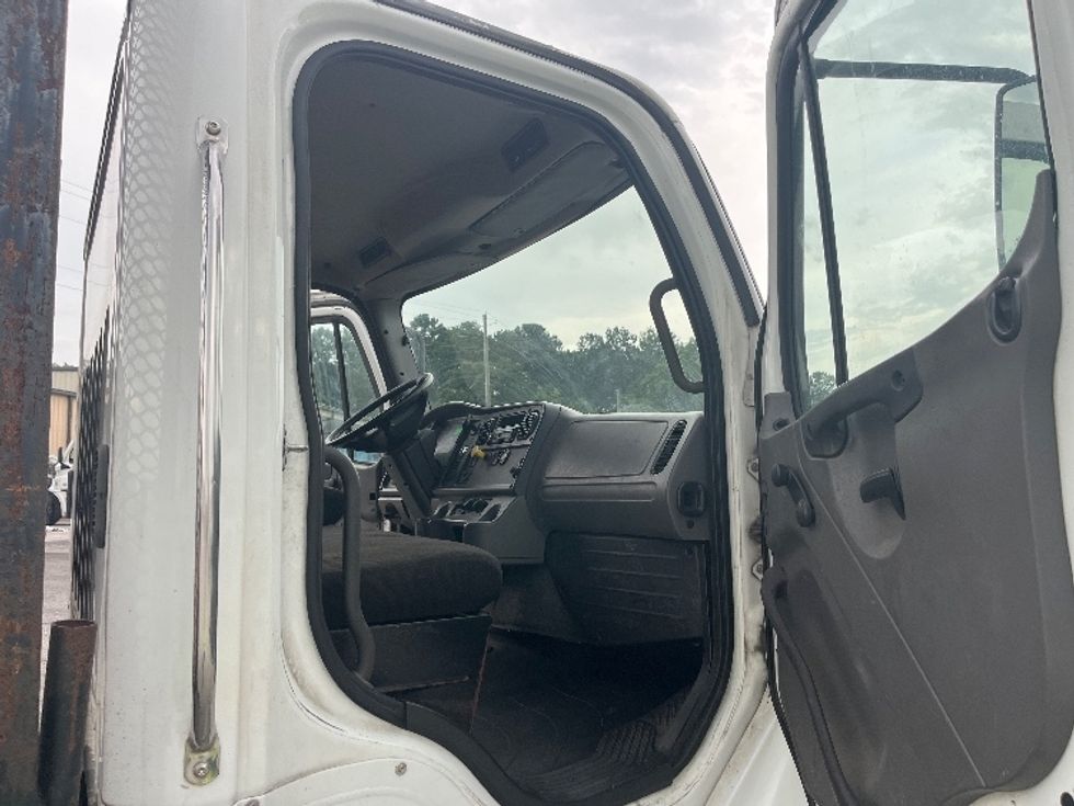Flatbed Truck-Light and Medium Duty Trucks-Freightliner-2016-M2-Garden City-GA-152,107\n\t\tmiles-$ 40,000 - Image 18