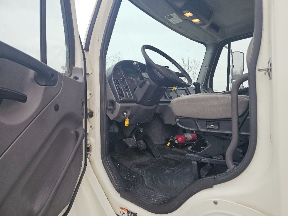 Flatbed Truck-Light and Medium Duty Trucks-Freightliner-2016-M2-Kansas City-MO-266,200\n\t\tmiles-$ 50,750 - Image 11