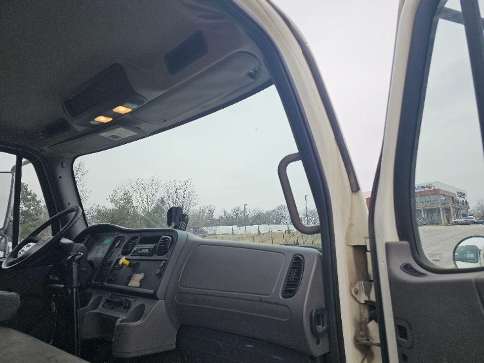 Flatbed Truck-Light and Medium Duty Trucks-Freightliner-2016-M2-Kansas City-MO-266,200\n\t\tmiles-$ 50,750 - Image 15