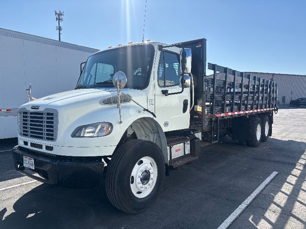 2016 Freightliner M2 106 Medium Duty photo 3