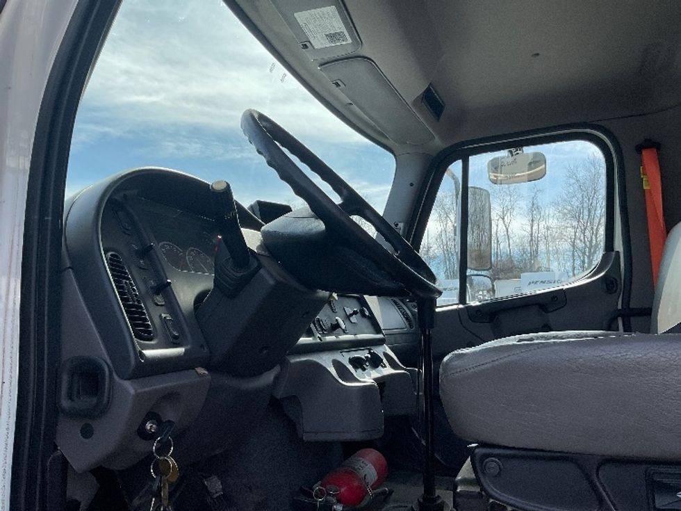 Flatbed Truck-Light and Medium Duty Trucks-Freightliner-2016-M2-Mount Pleasant-PA-220,417\n\t\tmiles-$ 56,250 - Image 15