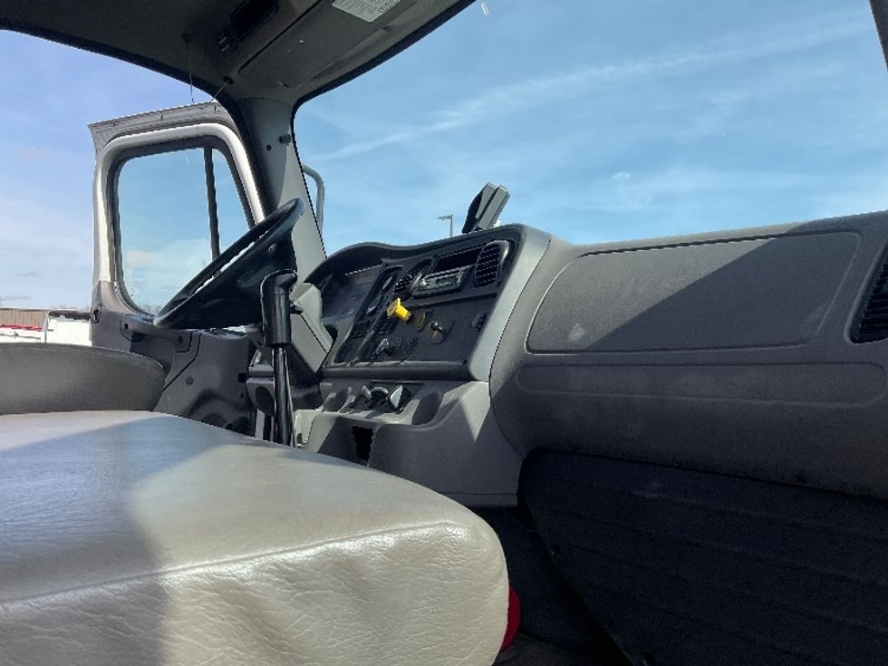 Flatbed Truck-Light and Medium Duty Trucks-Freightliner-2016-M2-Mount Pleasant-PA-220,417\n\t\tmiles-$ 56,250 - Image 19