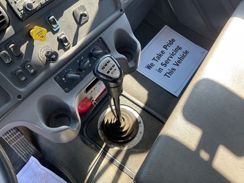 Flatbed Truck-Light and Medium Duty Trucks-Freightliner-2016-M2-Mount Pleasant-PA-220,417\n\t\tmiles-$ 56,250 - Image 24