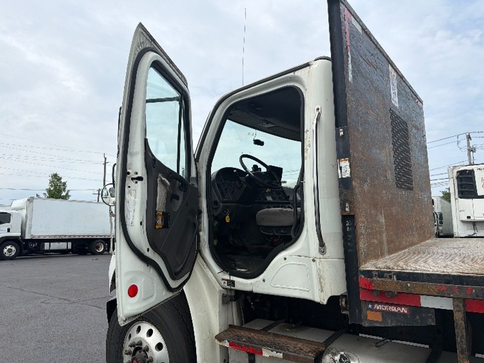 Flatbed Truck-Light and Medium Duty Trucks-Freightliner-2016-M2-West Babylon-NY-152,526\n\t\tmiles-$ 53,000 - Image 16