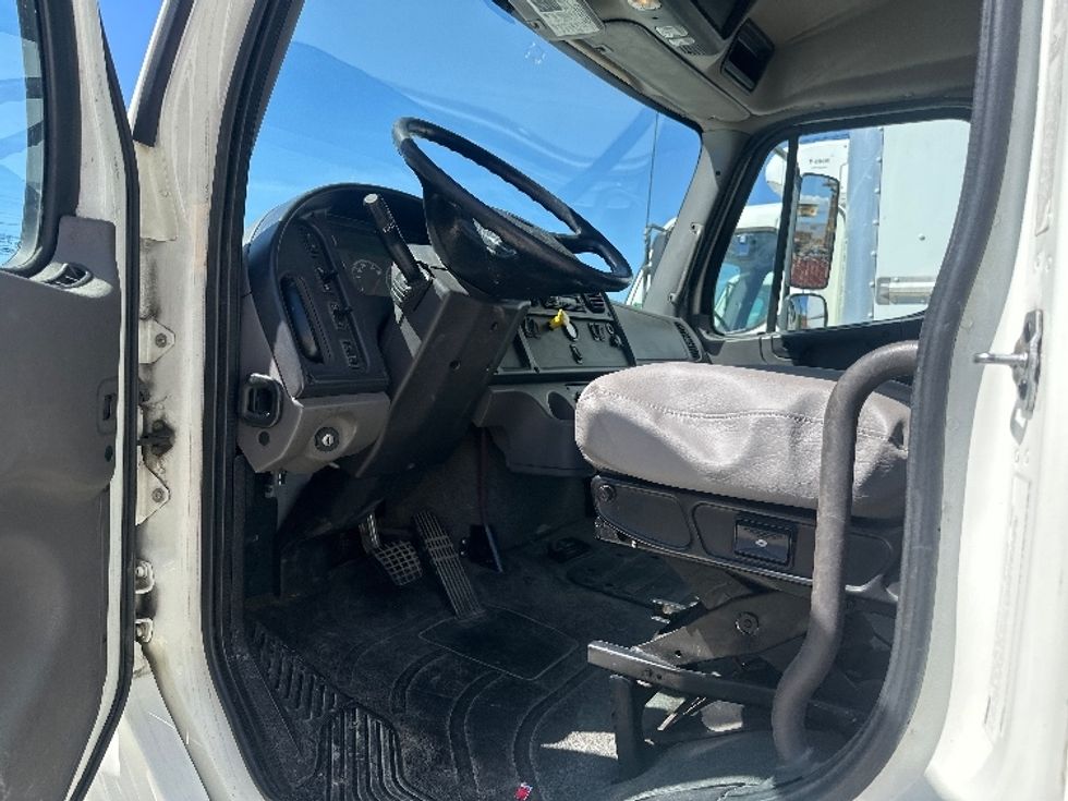 Flatbed Truck-Light and Medium Duty Trucks-Freightliner-2016-M2-West Sacramento-CA-186,935\n\t\tmiles-$ 48,250 - Image 16