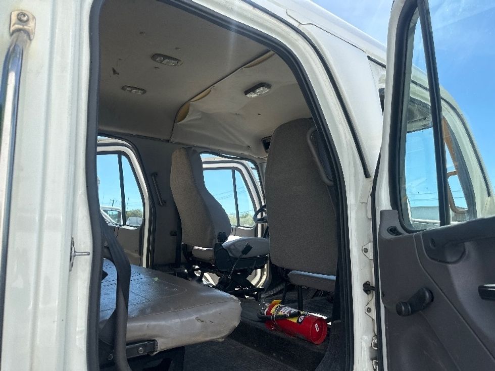 Flatbed Truck-Light and Medium Duty Trucks-Freightliner-2016-M2-West Sacramento-CA-186,935\n\t\tmiles-$ 48,250 - Image 19