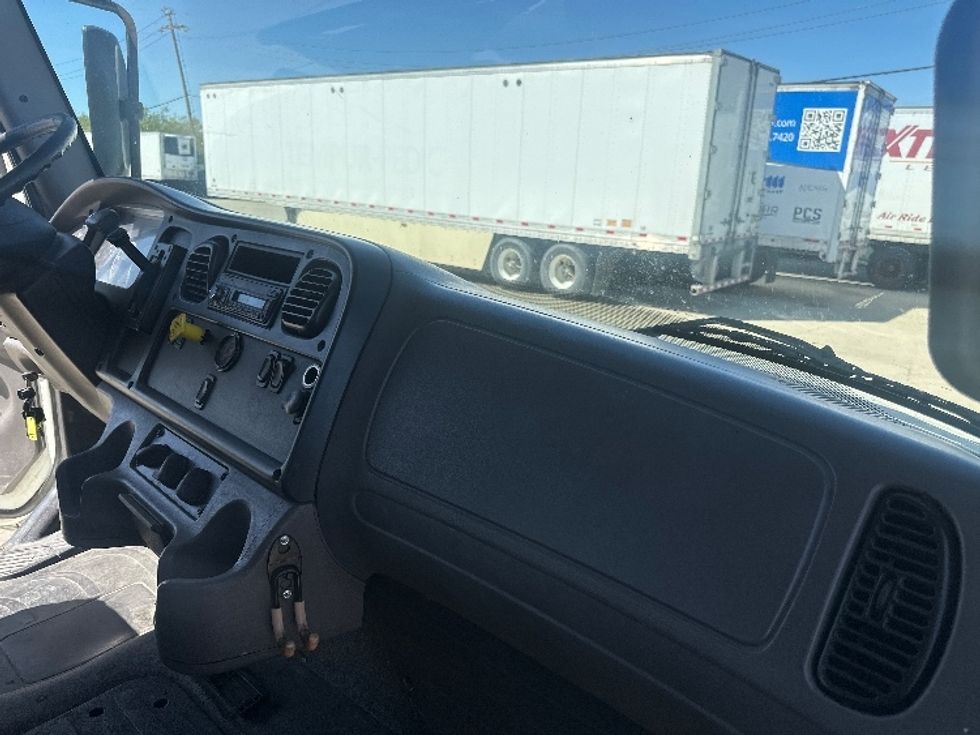 Flatbed Truck-Light and Medium Duty Trucks-Freightliner-2016-M2-West Sacramento-CA-186,935\n\t\tmiles-$ 48,250 - Image 21