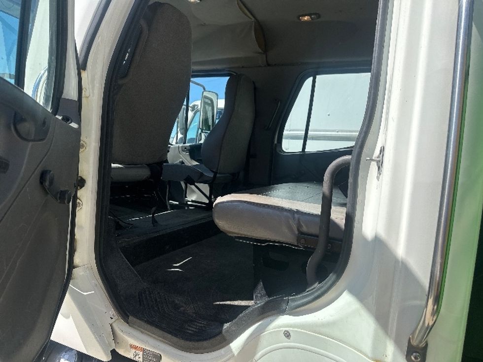 Flatbed Truck-Light and Medium Duty Trucks-Freightliner-2016-M2-West Sacramento-CA-186,935\n\t\tmiles-$ 48,250 - Image 24