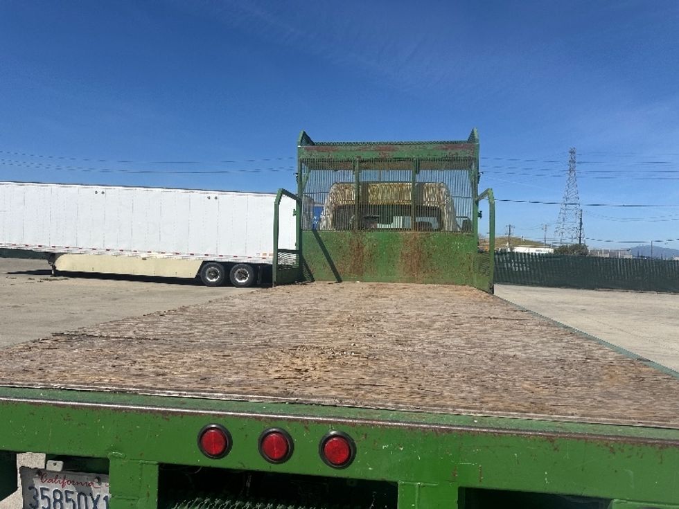 Flatbed Truck-Light and Medium Duty Trucks-Freightliner-2016-M2-West Sacramento-CA-186,935\n\t\tmiles-$ 48,250 - Image 9