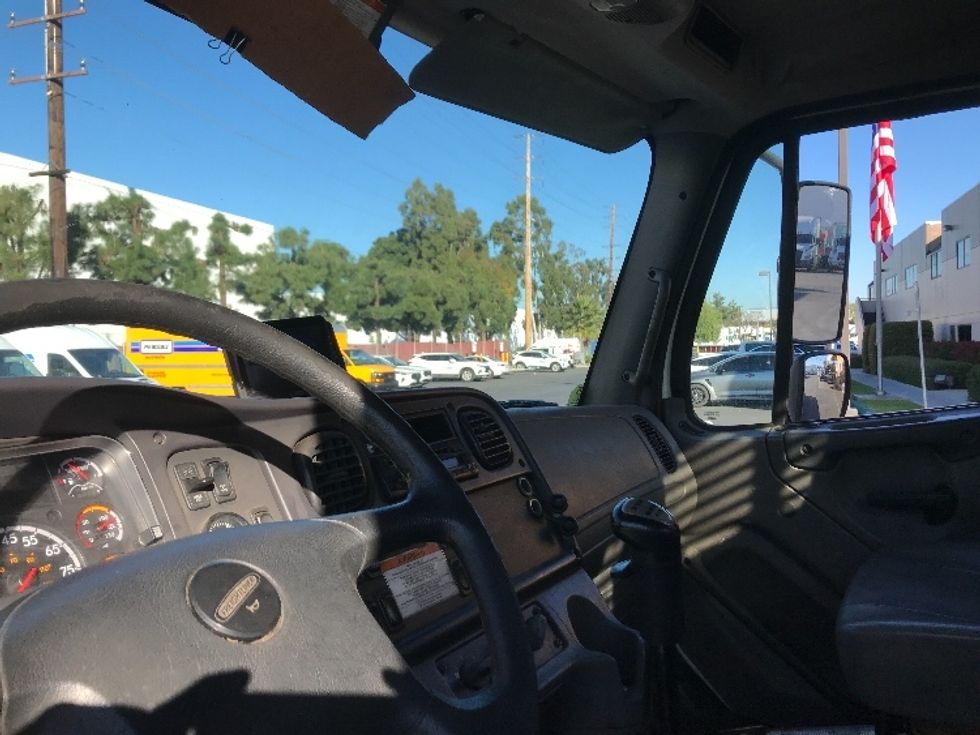 Flatbed Truck-Light and Medium Duty Trucks-Freightliner-2016-M211264S-Torrance-CA-292,477\n\t\tmiles-$ 67,500 - Image 13