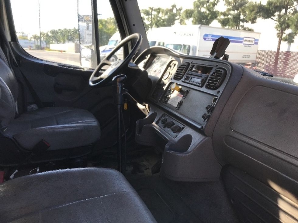 Flatbed Truck-Light and Medium Duty Trucks-Freightliner-2016-M211264S-Torrance-CA-292,477\n\t\tmiles-$ 67,500 - Image 18