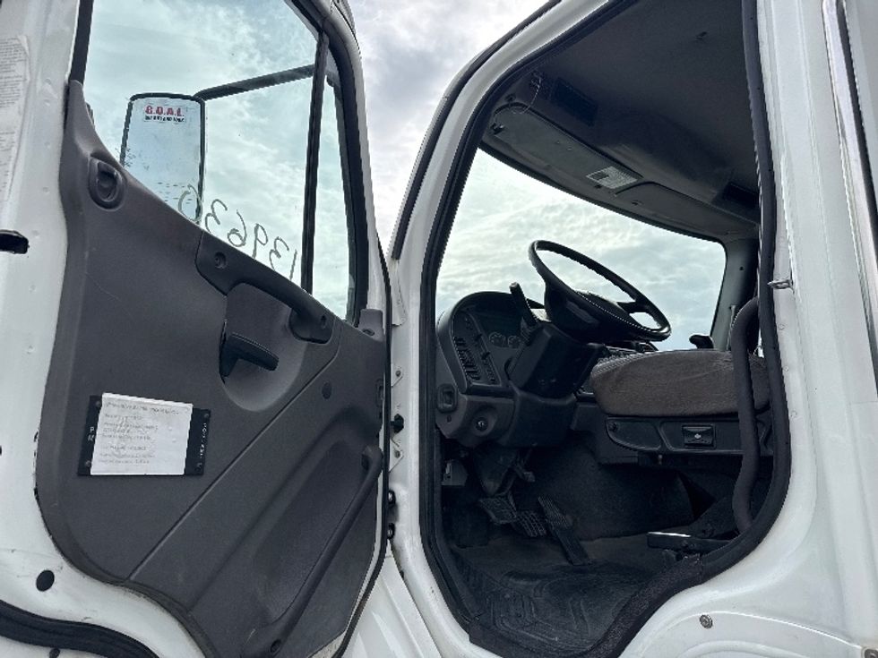 Flatbed Truck-Light and Medium Duty Trucks-Freightliner-2016-M211264S-West Valley City-UT-222,169\n\t\tmiles-$ 76,750 - Image 13