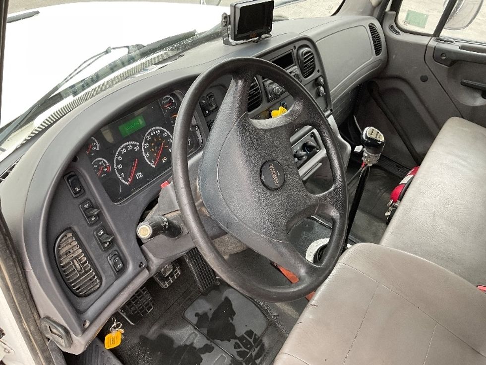 Flatbed Truck-Light and Medium Duty Trucks-Freightliner-2016-M211264S-West Valley City-UT-222,169\n\t\tmiles-$ 76,750 - Image 14