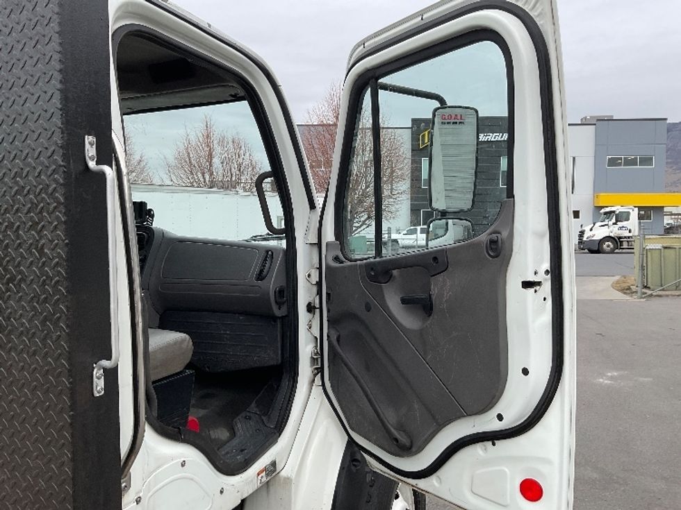 Flatbed Truck-Light and Medium Duty Trucks-Freightliner-2016-M211264S-West Valley City-UT-222,169\n\t\tmiles-$ 76,750 - Image 17