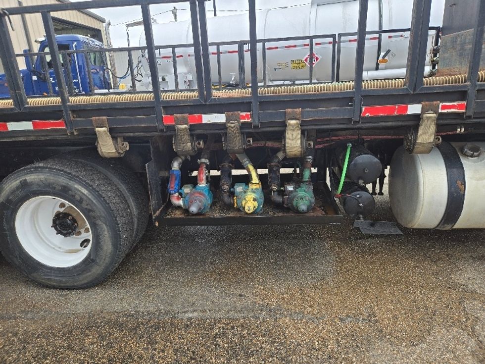 Flatbed Truck-Light and Medium Duty Trucks-Freightliner-2017-114SD-Longview-TX-178,002\n\t\tmiles-$ 75,250 - Image 12