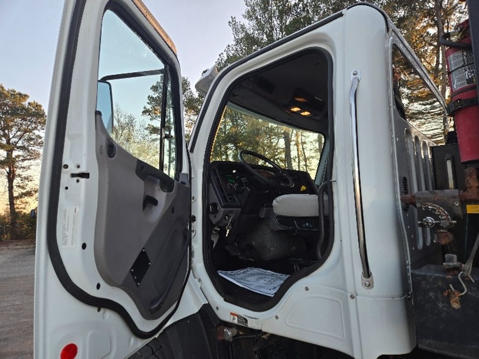 Flatbed Truck-Light and Medium Duty Trucks-Freightliner-2017-114SD-Longview-TX-178,002\n\t\tmiles-$ 75,250 - Image 14
