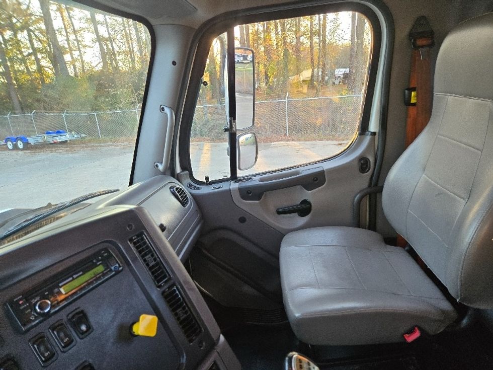 Flatbed Truck-Light and Medium Duty Trucks-Freightliner-2017-114SD-Longview-TX-178,002\n\t\tmiles-$ 75,250 - Image 17