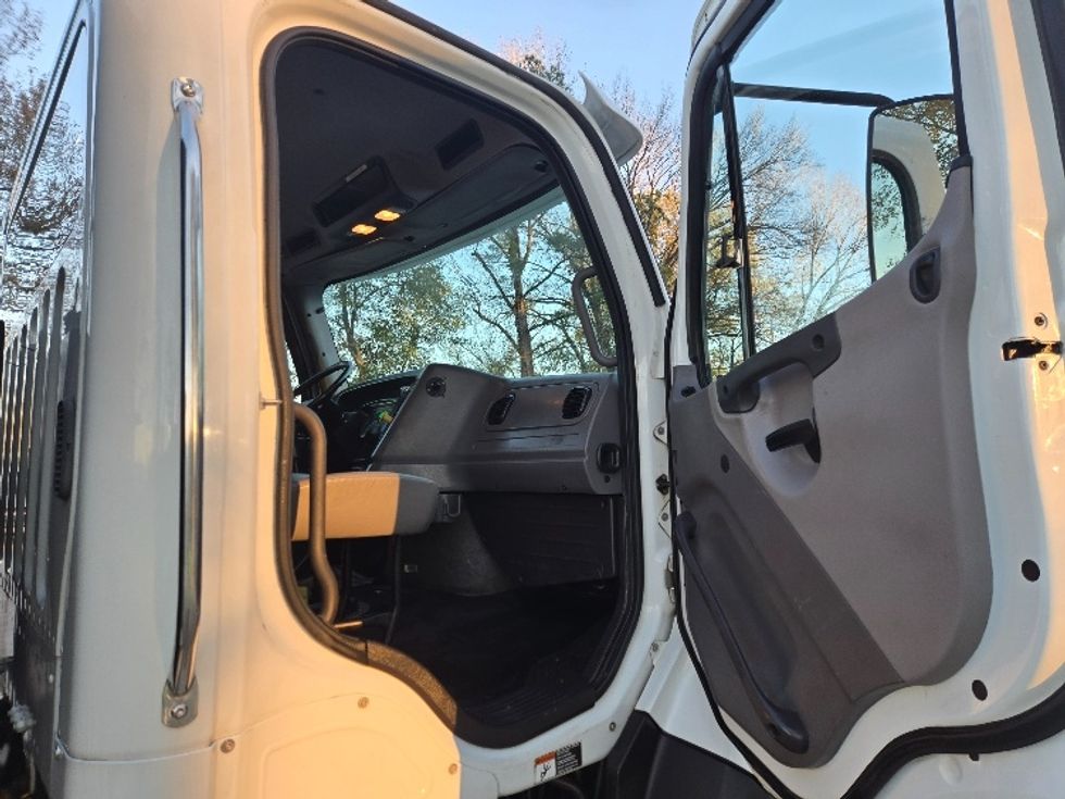 Flatbed Truck-Light and Medium Duty Trucks-Freightliner-2017-114SD-Longview-TX-178,002\n\t\tmiles-$ 75,250 - Image 18