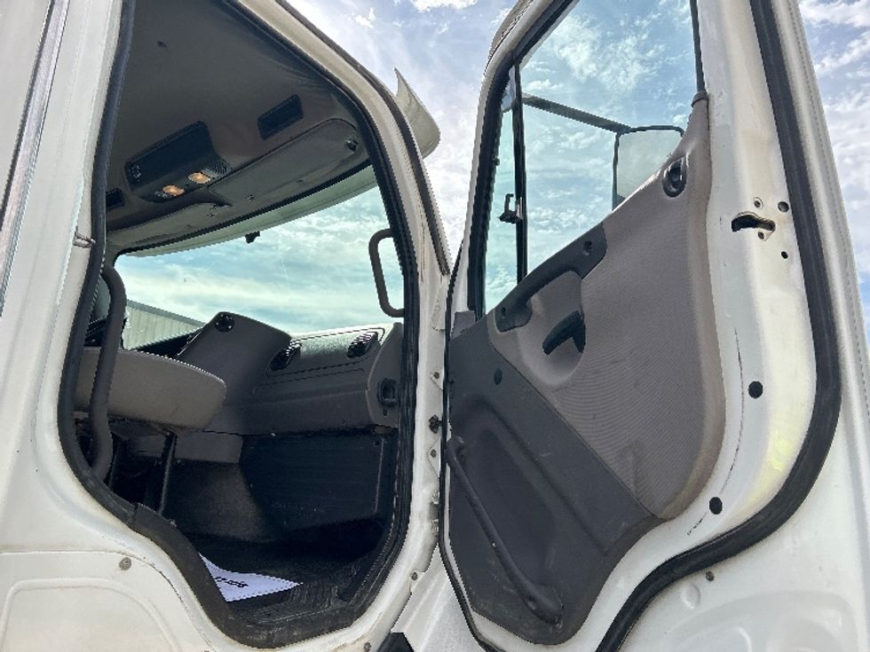 Flatbed Truck-Light and Medium Duty Trucks-Freightliner-2017-114SD-Odessa-TX-290,699\n\t\tmiles-$ 99,750 - Image 18