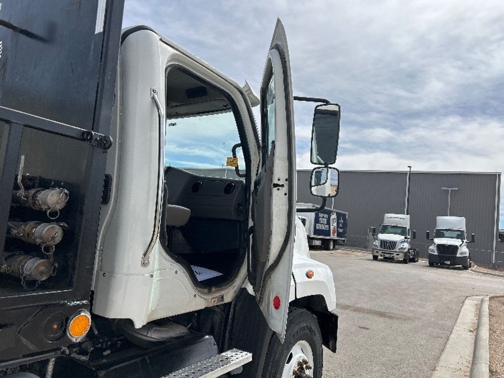 Flatbed Truck-Light and Medium Duty Trucks-Freightliner-2017-114SD-Odessa-TX-343,800\n\t\tmiles-$ 70,500 - Image 20