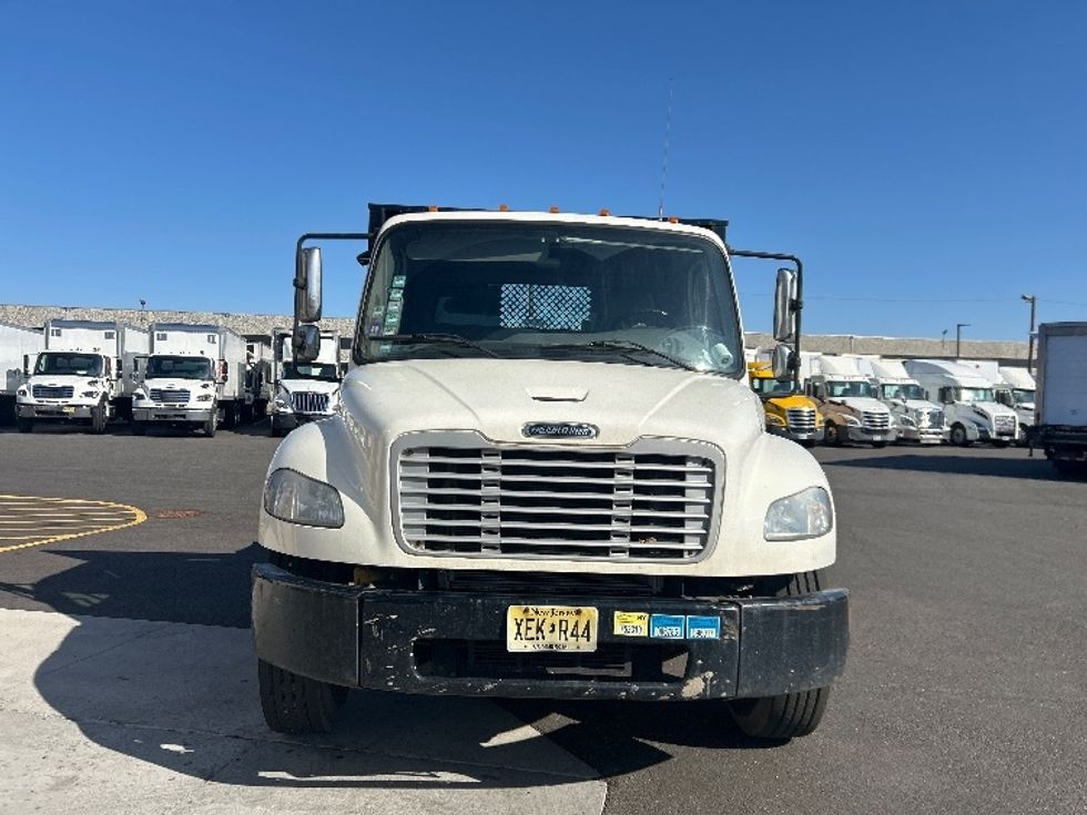 2017 Freightliner M2 106 Medium Duty photo 2