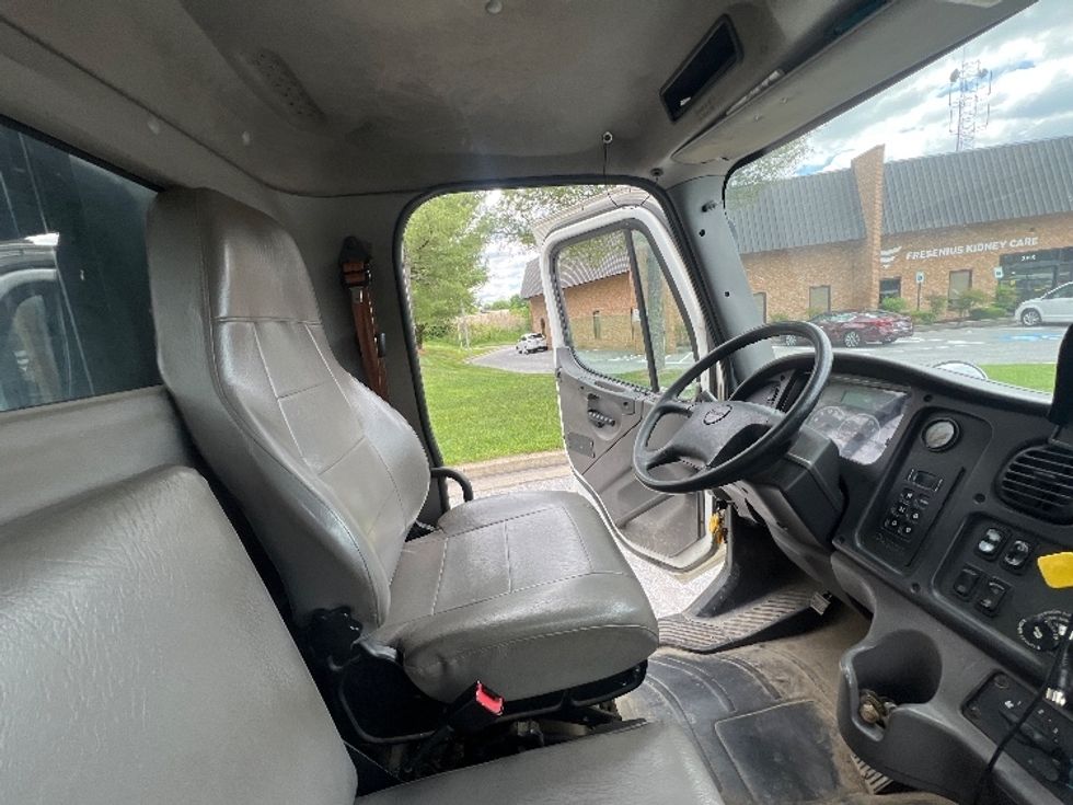 Flatbed Truck-Light and Medium Duty Trucks-Freightliner-2017-M2-Essex-MD-219,564\n\t\tmiles-$ 65,500 - Image 18