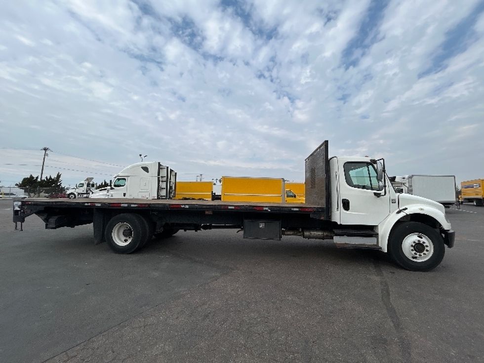Flatbed Truck-Light and Medium Duty Trucks-Freightliner-2017-M2-Fontana-CA-154,203\n\t\tmiles-$ 43,000 - Image 15