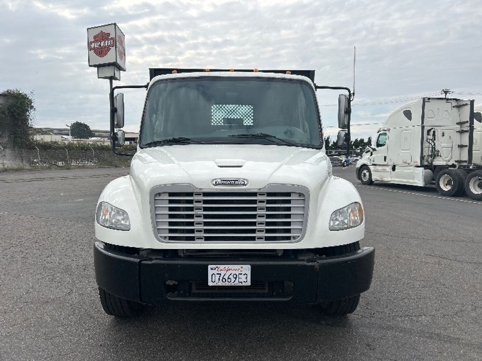 Flatbed Truck-Light and Medium Duty Trucks-Freightliner-2017-M2-Fontana-CA-154,203\n\t\tmiles-$ 43,000 - Image 2