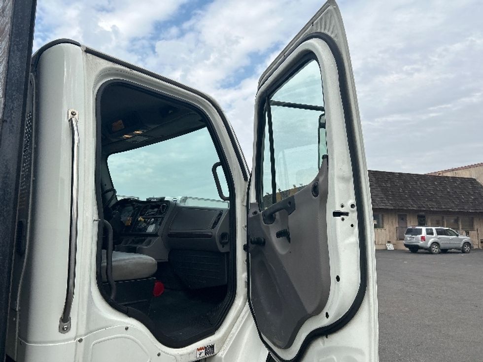 Flatbed Truck-Light and Medium Duty Trucks-Freightliner-2017-M2-Fontana-CA-154,203\n\t\tmiles-$ 43,000 - Image 20