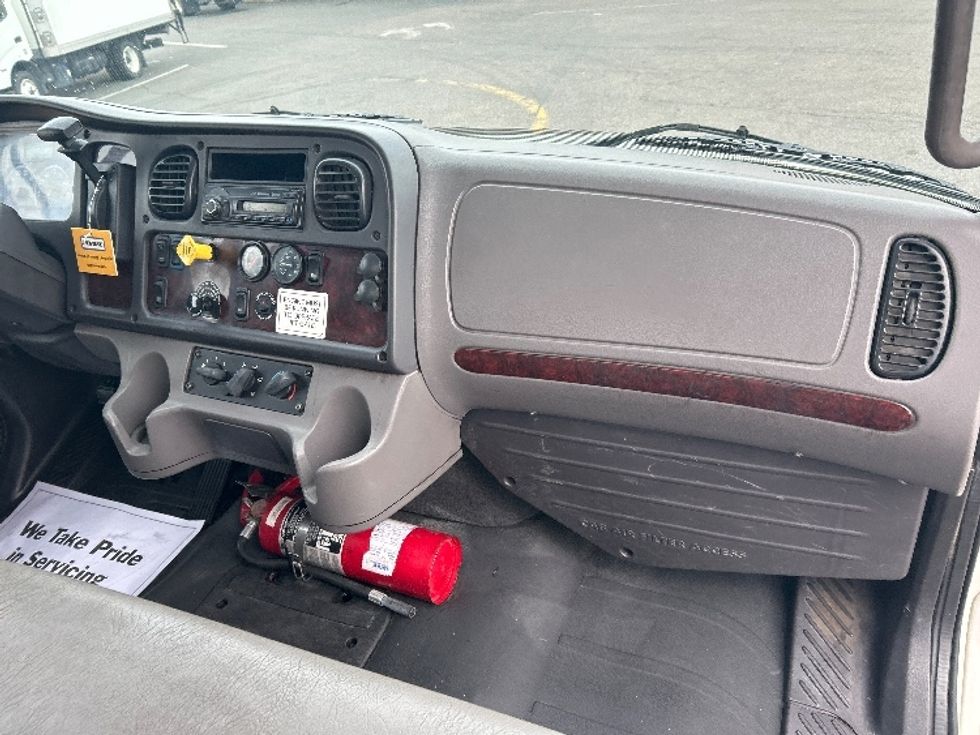 Flatbed Truck-Light and Medium Duty Trucks-Freightliner-2017-M2-Fontana-CA-154,203\n\t\tmiles-$ 43,000 - Image 21