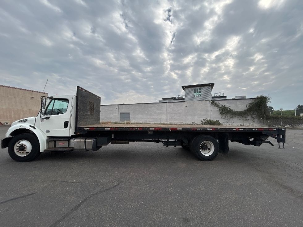 Flatbed Truck-Light and Medium Duty Trucks-Freightliner-2017-M2-Fontana-CA-154,203\n\t\tmiles-$ 43,000 - Image 4