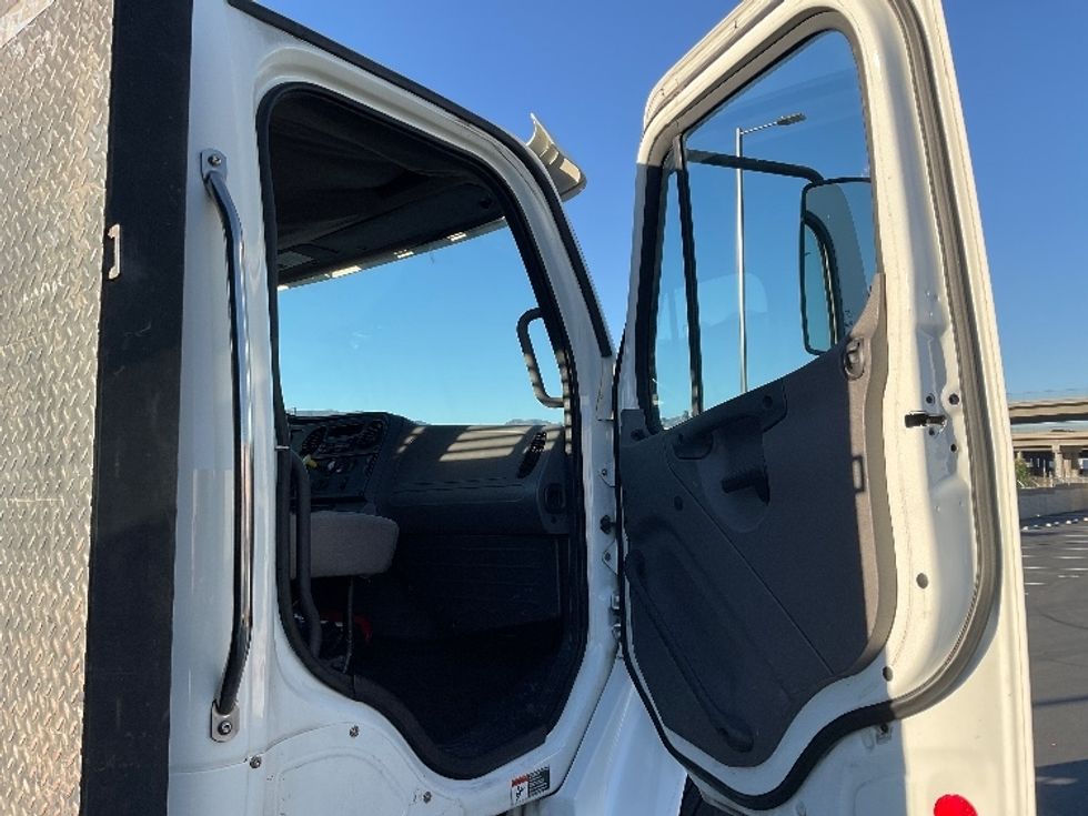 Flatbed Truck-Light and Medium Duty Trucks-Freightliner-2017-M2-Fontana-CA-178,254\n\t\tmiles-$ 38,000 - Image 20