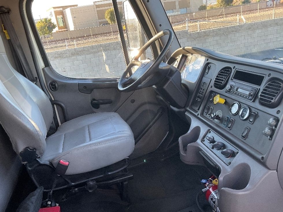 Flatbed Truck-Light and Medium Duty Trucks-Freightliner-2017-M2-Fontana-CA-178,254\n\t\tmiles-$ 38,000 - Image 22