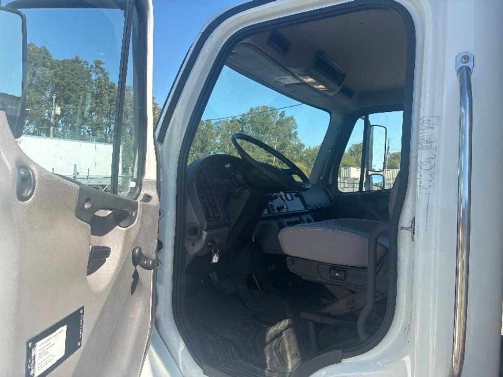 Flatbed Truck-Light and Medium Duty Trucks-Freightliner-2017-M2-Fort Wayne-IN-92,618\n\t\tmiles-$ 47,500 - Image 16